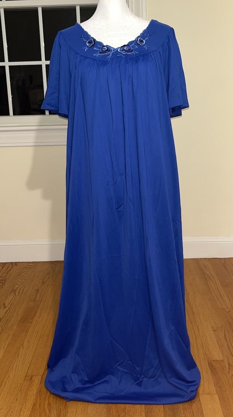 Shadowline Vintage Royal BlueNightgown with Lace Trim Short Sleeve Size Small